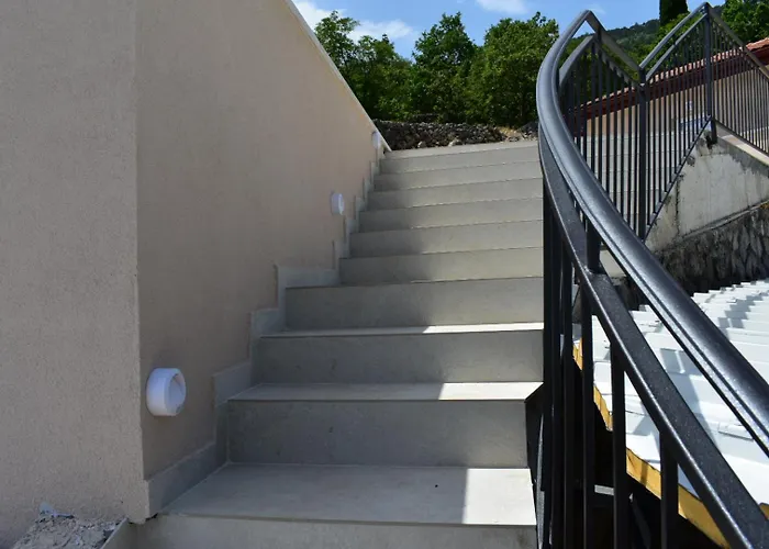 Brsec Villa Anda S Apartmanima I Bazenom