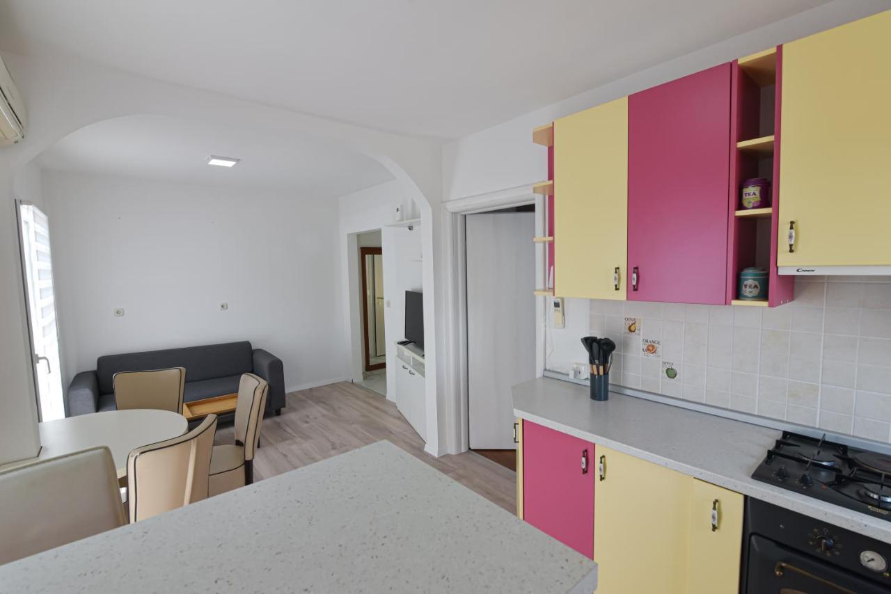 Anda S Apartmanima I Bazenom Brseč
