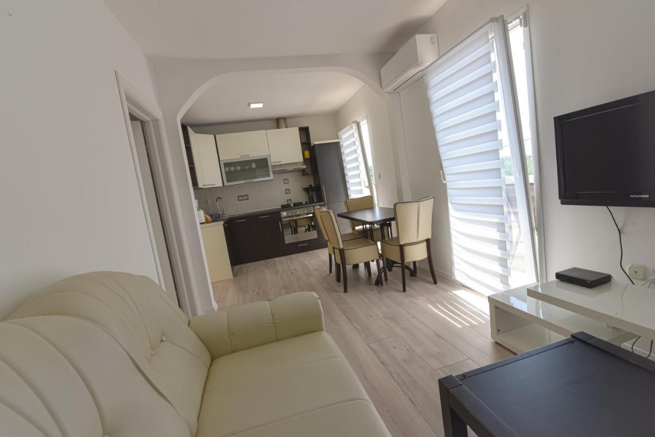 Anda S Apartmanima I Bazenom Apartment *