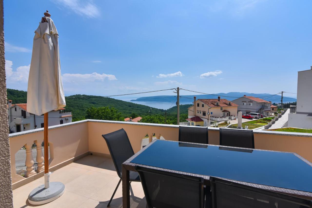 Anda S Apartmanima I Bazenom