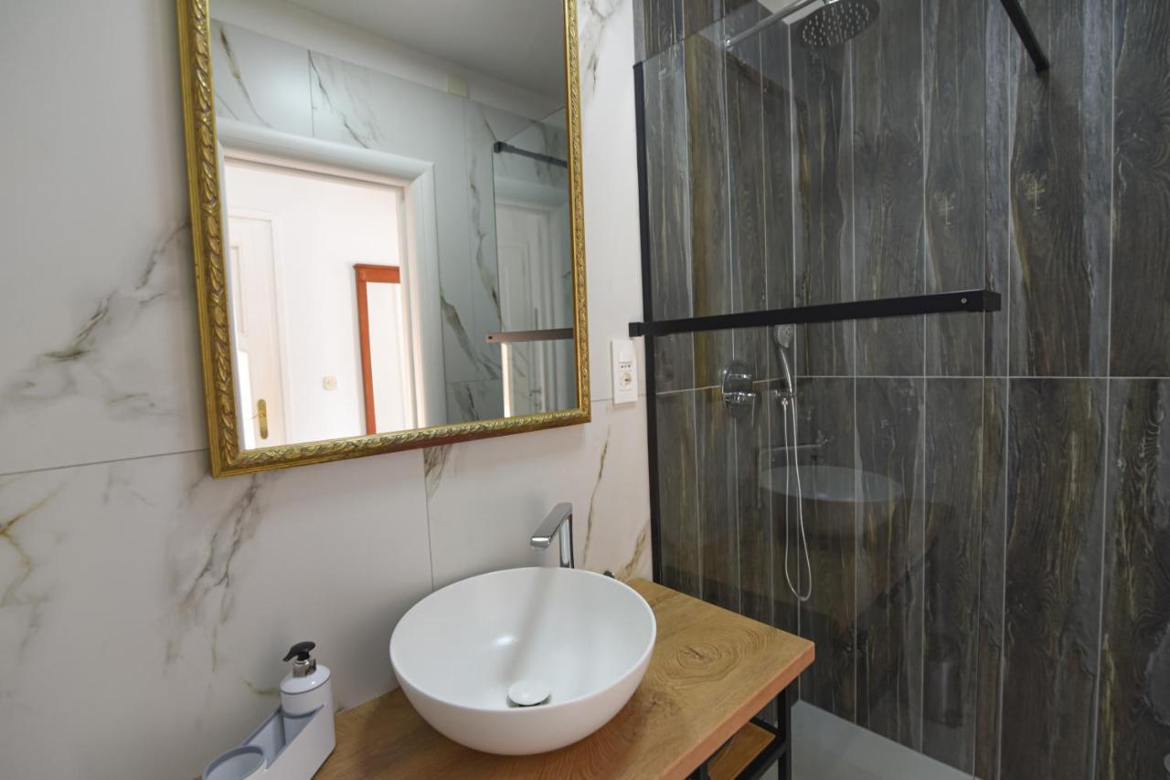 Apartment Anda S Apartmanima I Bazenom Brseč