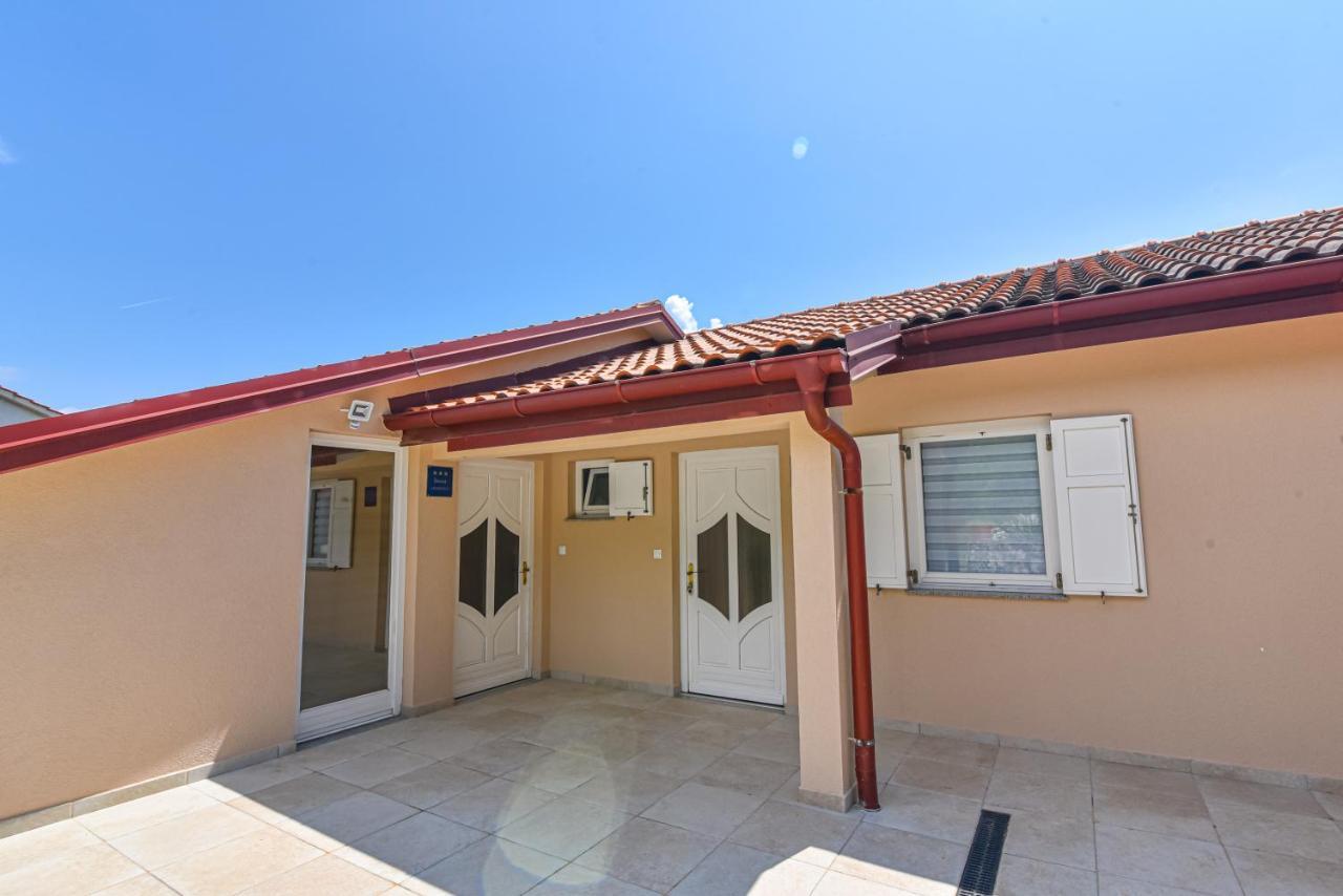 Apartment Anda S Apartmanima I Bazenom *