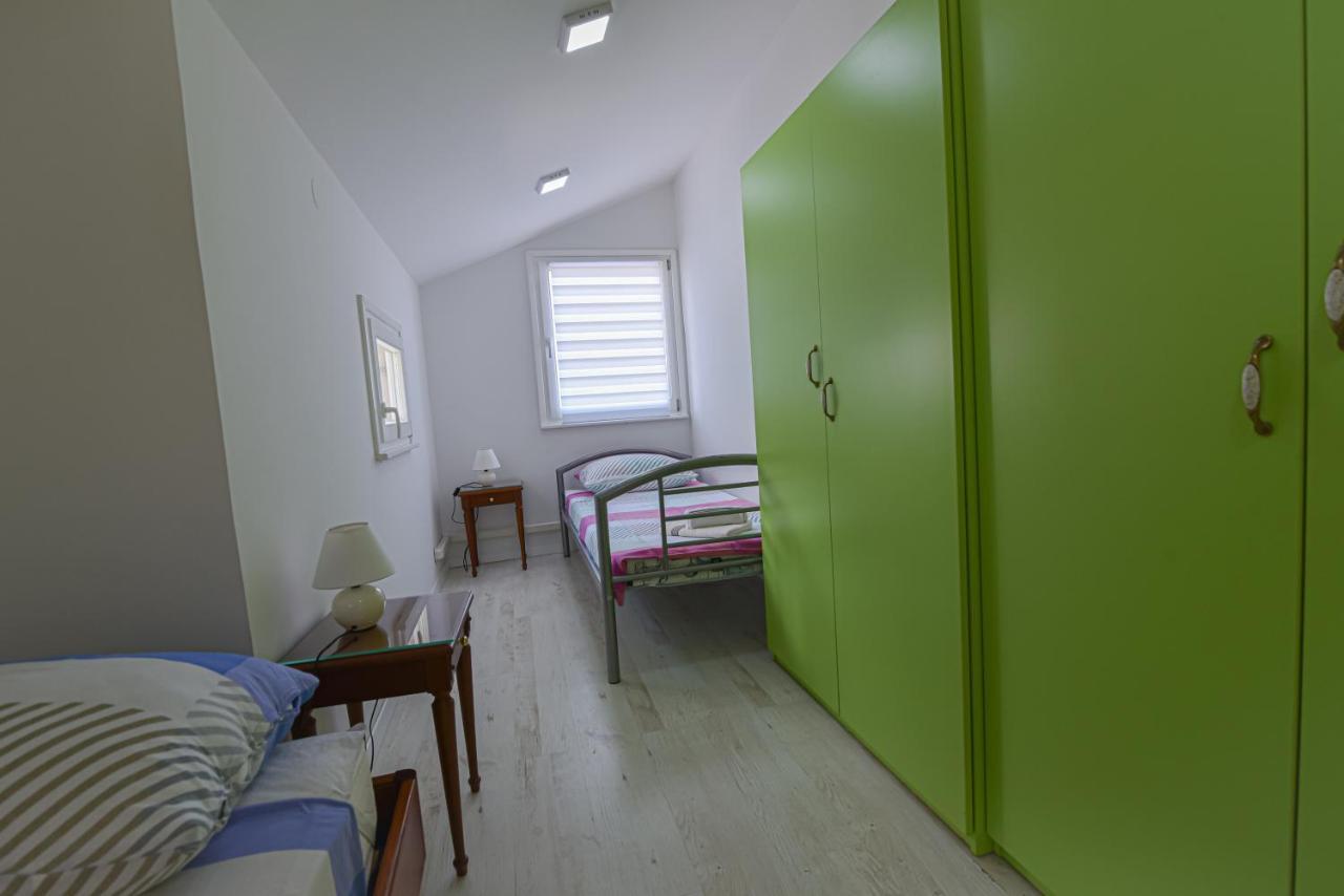 Anda S Apartmanima I Bazenom Brseč