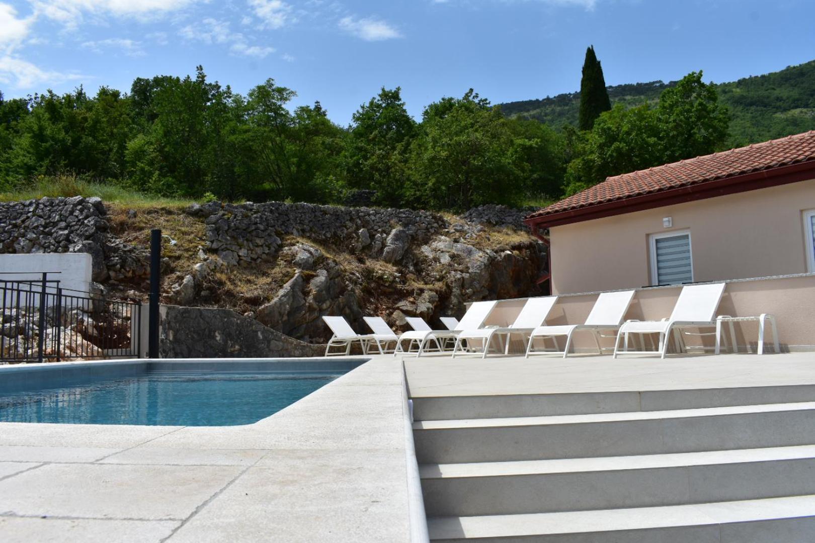 Apartment Anda S Apartmanima I Bazenom